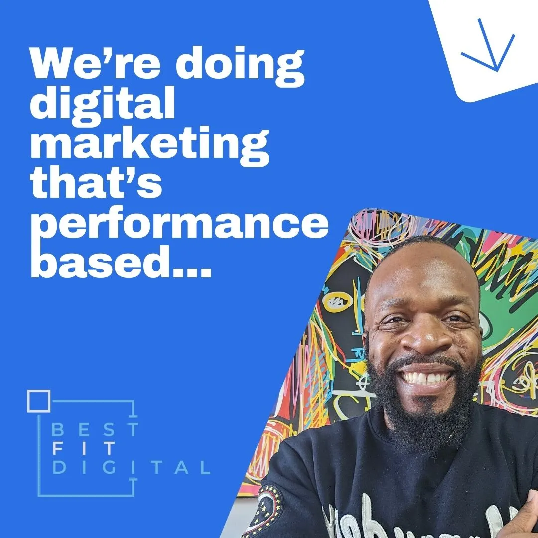 Man smiling in front of colorful abstract background, promoting performance-based digital marketing.